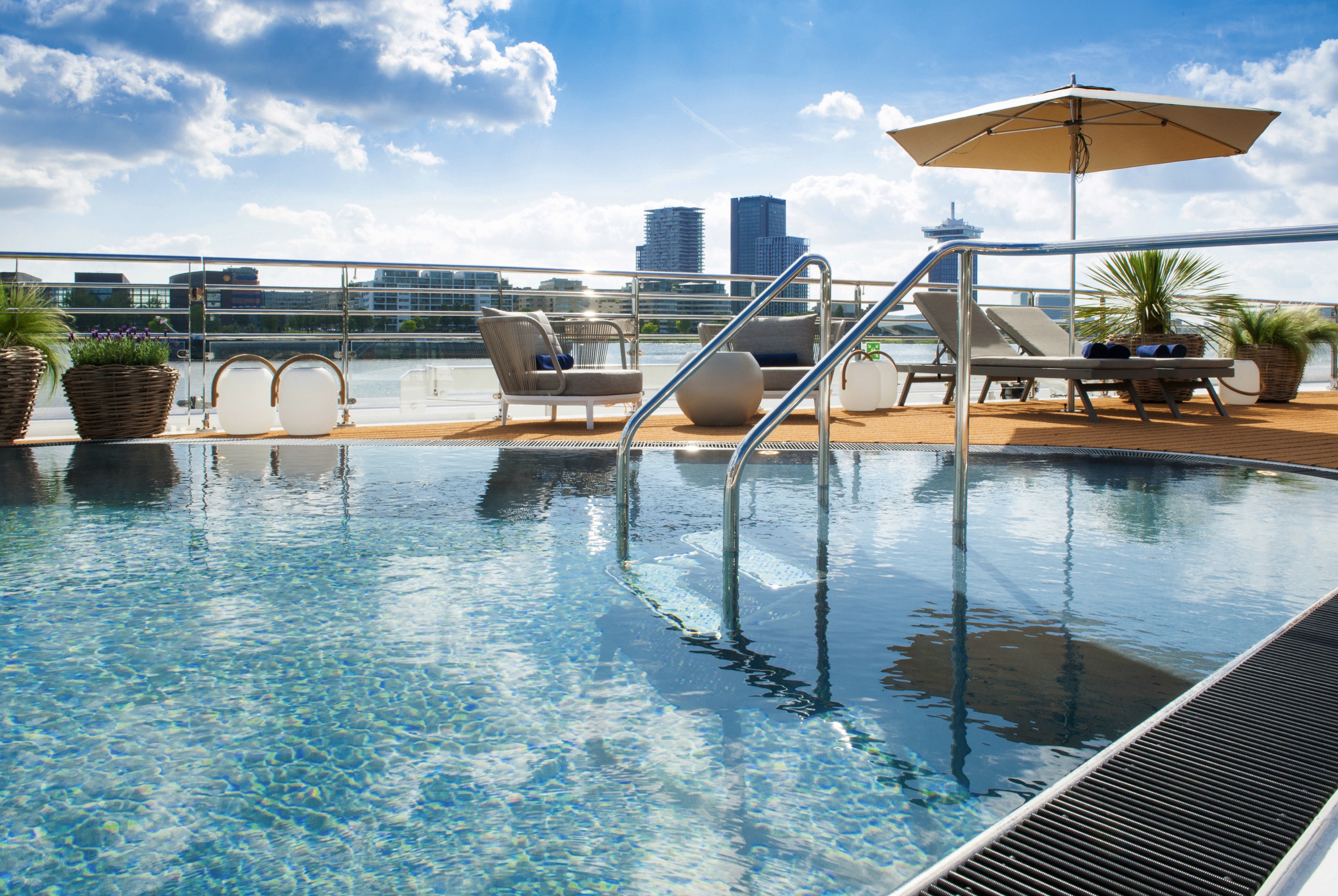 AMADEUS Nova Sun Deck ©Lueftner Cruises Amadeus Tom Yasny .jpg